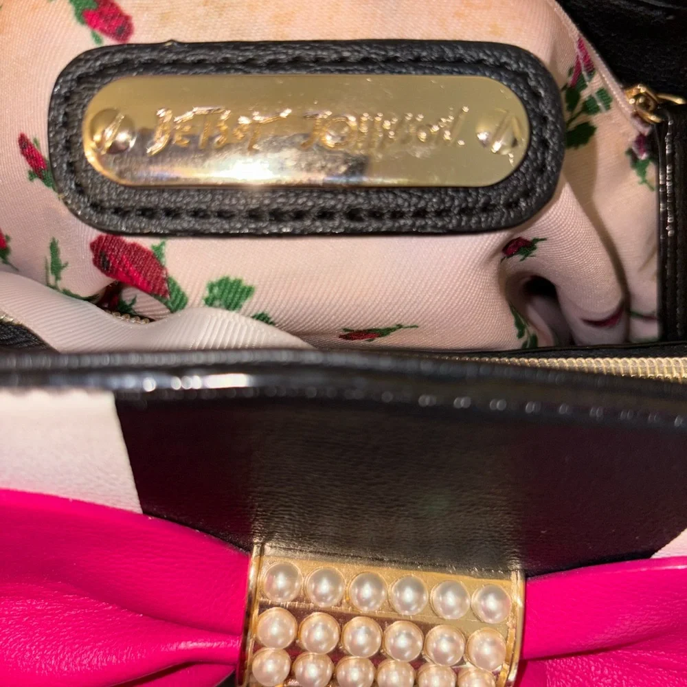 Betsey Johnson Black and Pink Bow Shoulder Bag - Picture 10 of 11